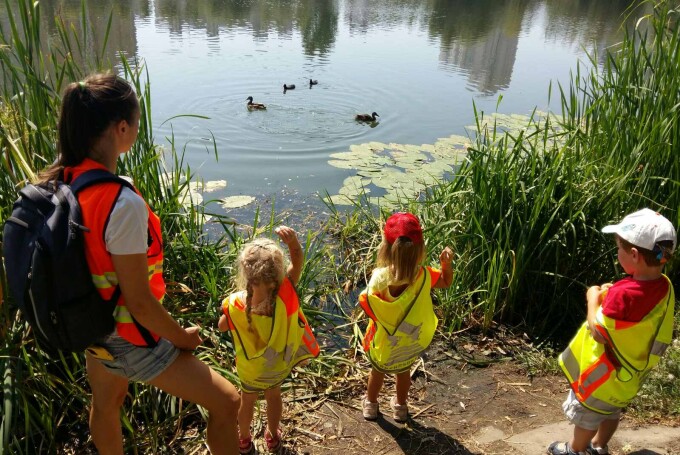 Похід на озеро качок годувати)