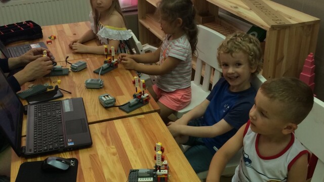 Яка атмосфера в студії