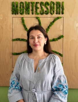 Пані Галина, заступник директора